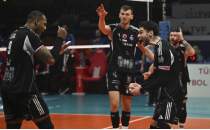 Halkbank, deplasmanda Akku� Belediye'ye set vermedi