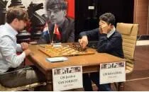 Satran� oyuncular� Ediz G�rel ile Van Foreest aras�ndaki �zel ma�ta be�inci oyun bitti