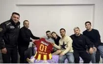 Kayserisporlu futbolcular, yaral� polisi ziyaret etti