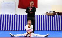 Baba-k�z�n, tekvando �ampiyonas�nda alt�n madalya gururu