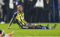 Anderson Talisca, stadyumdan sekerek ayr�ld�!
