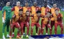 Galatasaray'da 8 isim sar� kart s�n�r�nda!