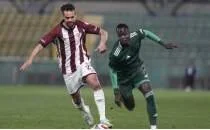 Esenler Erokspor'da seri bitti ama liderlik geldi!