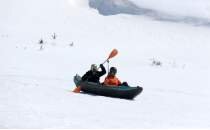 Kanoyla suda de�il, Erciyes'te kar �zerinde s�z�ld�ler