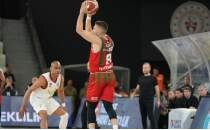 Kritik Ege derbisinde Manisa kazand�; Kar��yaka ate�e d��t�