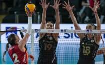 Vak�fBank, Kupa Voley'de finale y�kseldi!