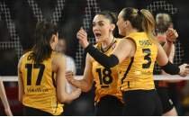 Vak�fBank, Eczac�ba��'n� devirdi! Finalde Fenerbah�e'nin rakibi oldu!