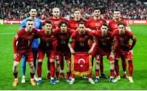 Milli Tak�m'daki grupla�ma iddialar�na saha i�inde yan�t