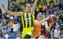 Fenerbah�e Opet derbide avantaj� kapt�!