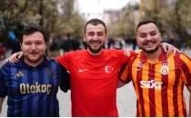 Kosova-T�rkiye ma�� �ncesi Pri�tine'de heyecan art�yor