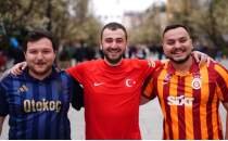 Kosova-T�rkiye ma�� �ncesi Pri�tine'de heyecan art�yor