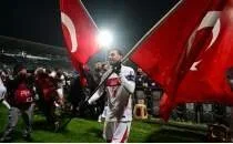 Hakan �alhano�lu: 'Y�ce Rabbim bizimle!'