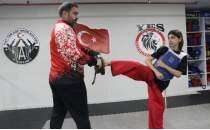 Depremde yan�klar alan Esma Nur, tekvandoyla iyile�iyor