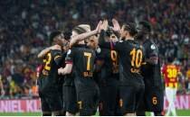 Yazarlardan Galatasaray yorumlar�
