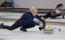 D�nya �ampiyonas�'nda be�inci olan curlingciler, ilki ba�arman�n mutlulu�unu ya��yor