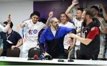 Serkan �zbalta'n�n 3. �ampiyonlu�u