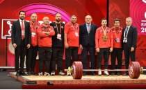 Milli halterci Yusuf Fehmi Gen�, 2 alt�n madalya kazand�