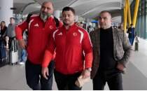 Avrupa �ampiyonu R�za Kayaalp, yurda d�nd�