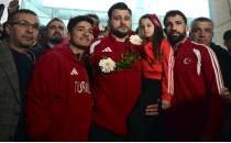 R�za Kayaalp'e ba�kentte co�kulu kar��lama