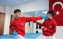 Babas�n�n iste�iyle ba�lad��� karatede T�rkiye �ampiyonu oldu