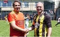 Y�llar sonra oynanan tarihi derbide dostluk kazand�