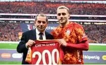 Bar�� Alper Y�lmaz'a plaket