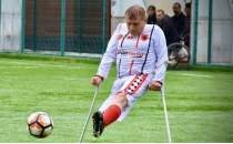 66 ya��ndaki ampute futbolcu, engelli bireylerin �rnek adam�