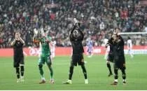 Yazarlardan Galatasaray yorumlar�