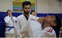 Milli judocu Mehmet Ali Ravi, ba�ar�s�n� antren�rl�k kariyerinde de s�rd�r�yor