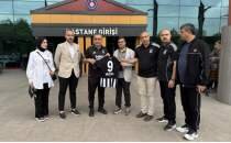 Be�ikta�l�lardan yaral� ��renciye anlaml� destek ziyareti