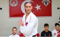 Karate i�in 5 y�ld�r babas� ve karde�lerinden uzakta ya��yor