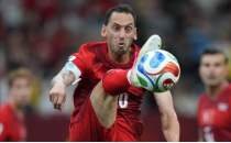 Hakan �alhano�lu'ndan Avustralyal� gazetecinin sorusuna fla� yan�t!