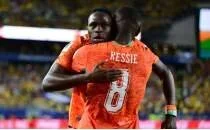 Newcastle United'dan Singo'ya yak�n takip
