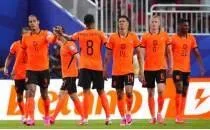 Hollanda grubu lider tamamlad�, son 32 biletini cebine koydu