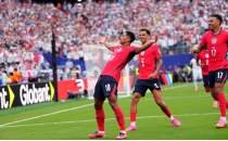 �ngiltere lider ��kt�, Panama veda etti