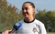 Berna Yeni�eri ve Sevgi Karao�lu'ndan �ampiyonluk mesaj�