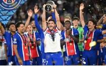 UEFA S�per Kupa �ampiyonu Paris Saint-Germain, kupas�n� ald�