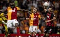 Nihat Kahveci'den Galatasaray y�netimine ele�tiri: '�ki ayd�r duymuyorlar m�?'