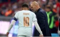 Frans�zlar galibiyeti b�rakt�, Mbappe'ye a�l�yor! 