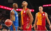 Galatasaray lige farkl� ba�lad�: �ay�rova'ya 23 say� fark
