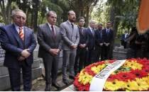Ali Sami Yen kabri ba��nda an�ld�
