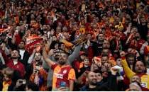 Galatasaray trib�nlerinden d�nyaya Gazze mesaj�