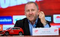 Sergen Yal��n imzay� att�: 'Art�k halk�n teknik direkt�r�y�m'