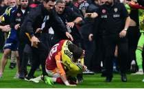 Galatasaray - Fenerbah�e derbisi olay oldu: 'Utan� verici sahne!'