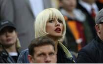 Nihan Buruk'tan Okan Buruk'a destek: 'Kral�m�n arkas�nday�m'