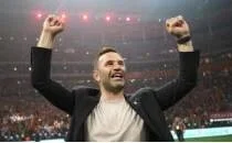 Rekortmen Okan Buruk'un 200. s�nav� Fenerbah�e!