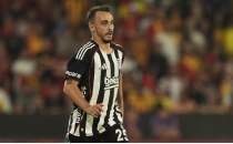 Be�ikta�'ta ayr�l�k: G�khan Sazda��