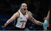 Be�ikta� Kad�n Voleybol Tak�m�, Julia Szczurowska'ya veda etti