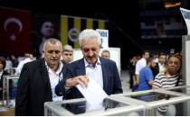 Fenerbah�e'de g�ndem se�im!