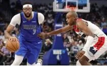 Anthony Davis, dev takasla Wizards'a kat�ld�